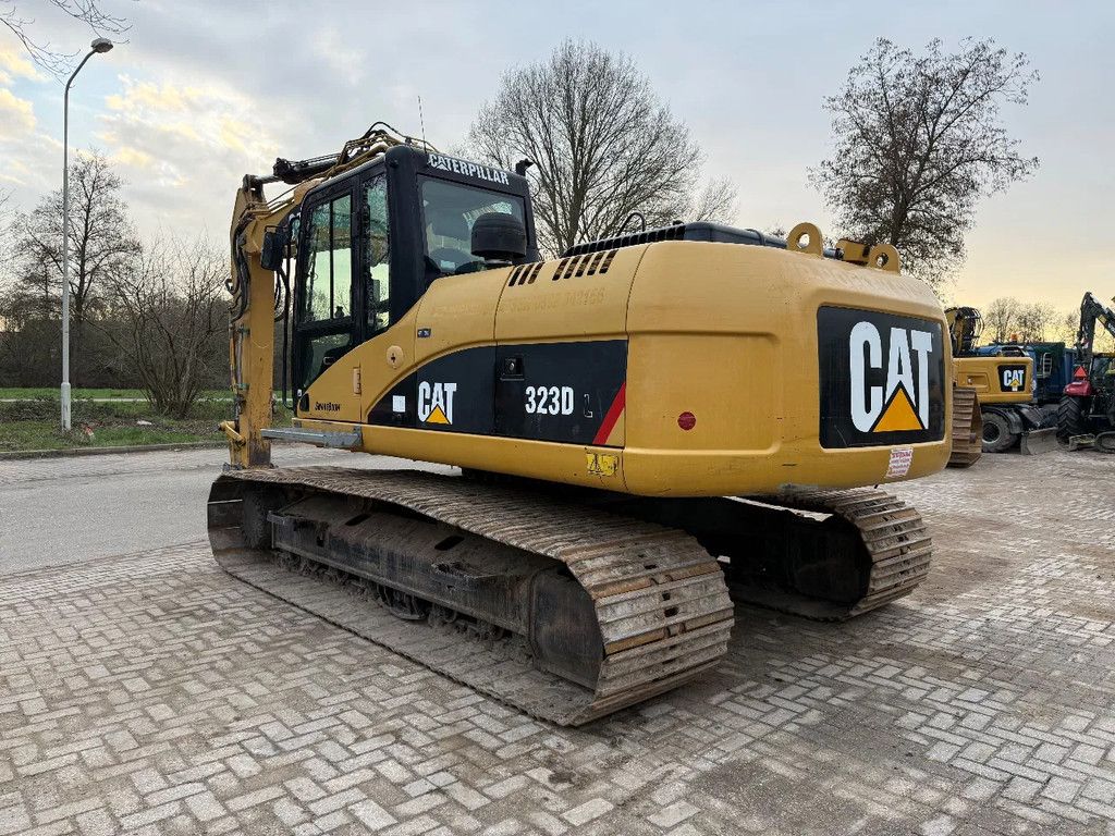 Caterpillar 323D