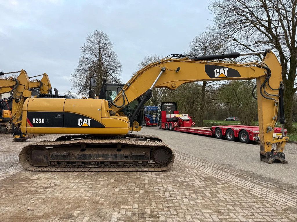 Caterpillar 323D