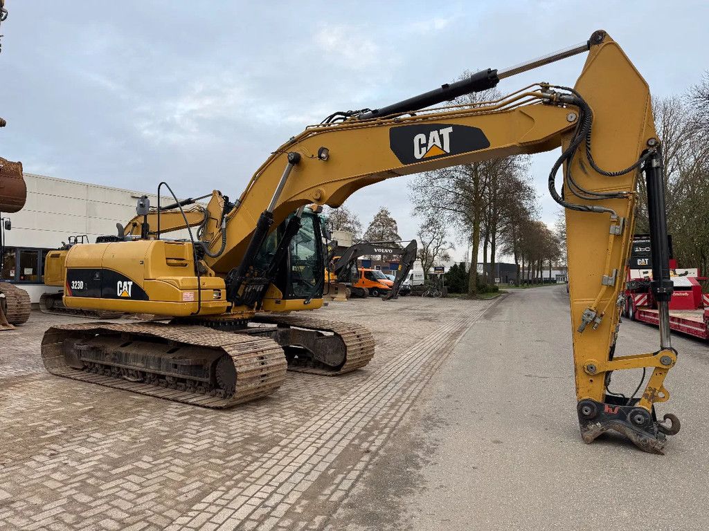 Caterpillar 323D