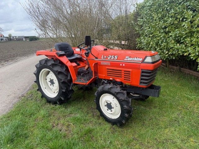 KUBOTA L1-255 4WD Power steering