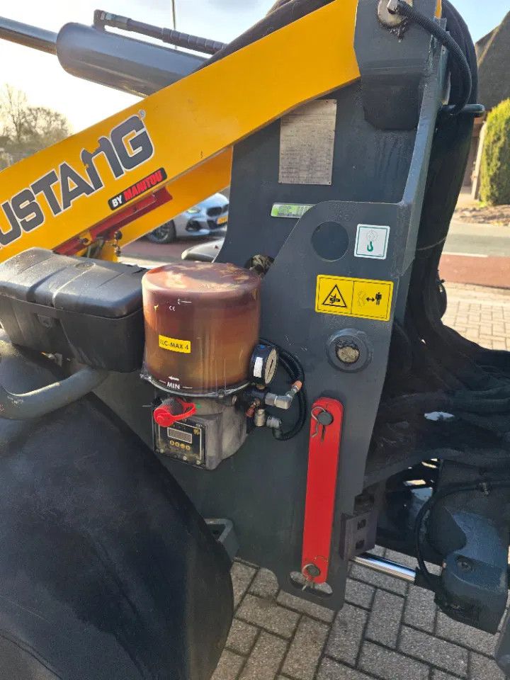 Mustang 708 shovel bak en lepels