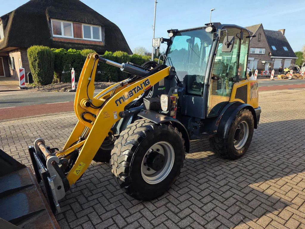 Mustang 708 shovel bak en lepels