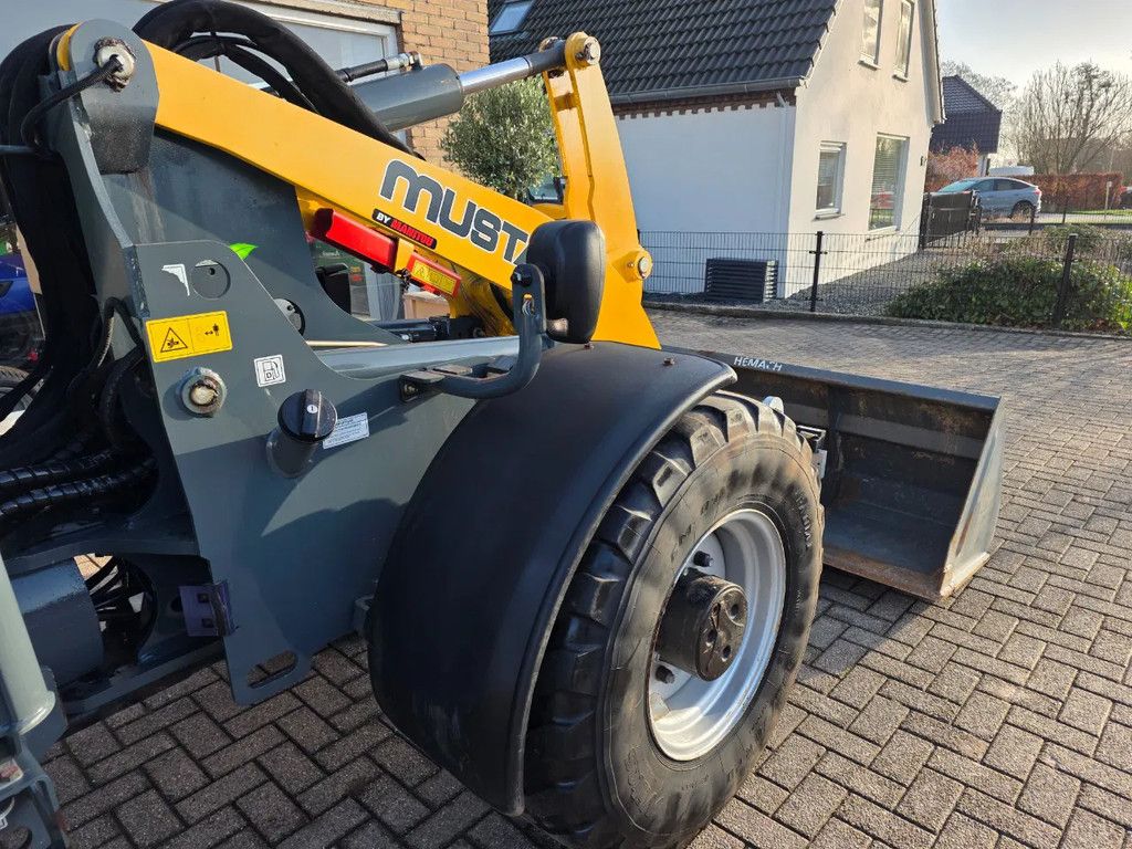 Mustang 708 shovel bak en lepels