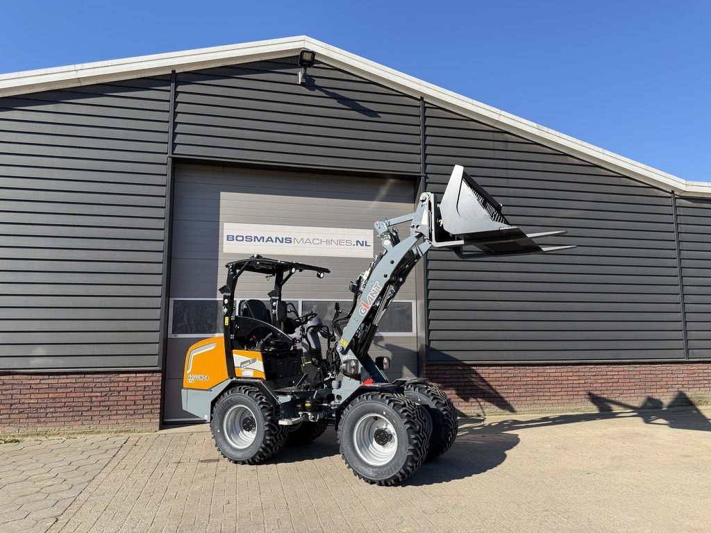 Giant G2700 X-TRA HD+ minishovel NIEUW (giekvering, pro-inching - kogeltrekhaak)