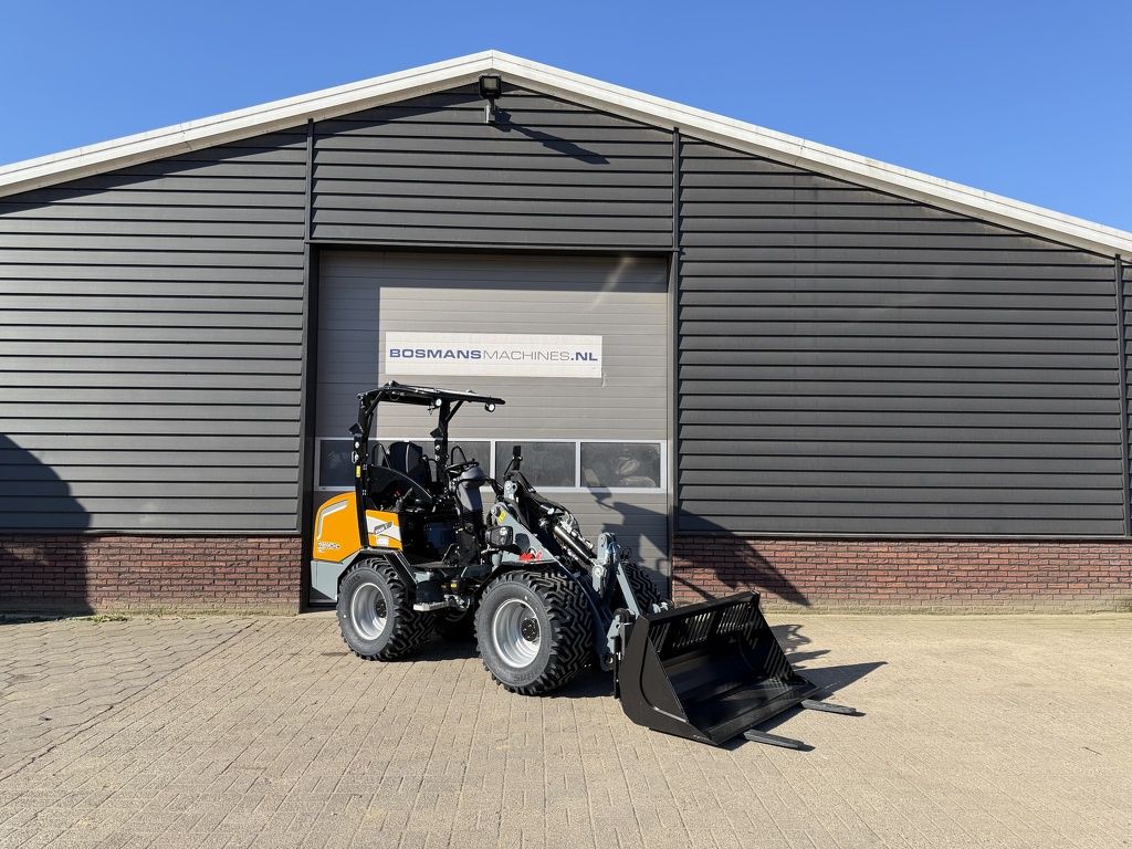 Giant G2700 X-TRA HD+ minishovel NIEUW (giekvering, pro-inching - kogeltrekhaak)