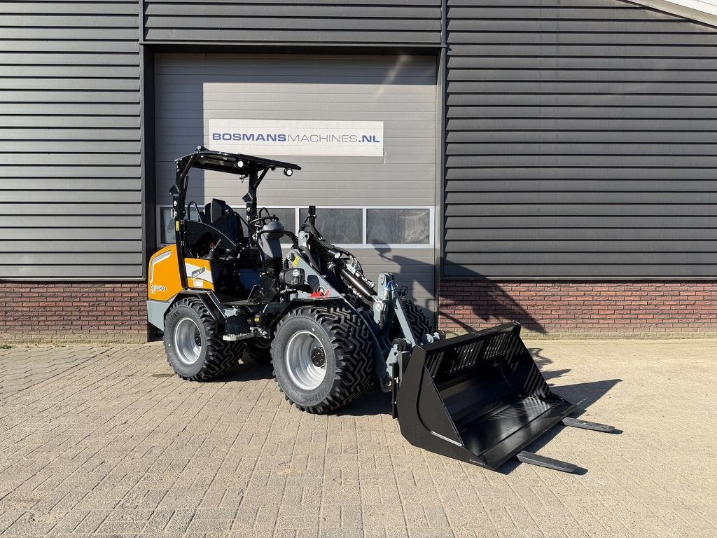 Giant G2700 X-TRA HD+ minishovel NIEUW (giekvering, pro-inching - kogeltrekhaak)