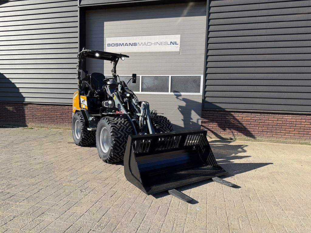 Giant G2700 X-TRA HD+ minishovel NIEUW (giekvering, pro-inching - kogeltrekhaak)