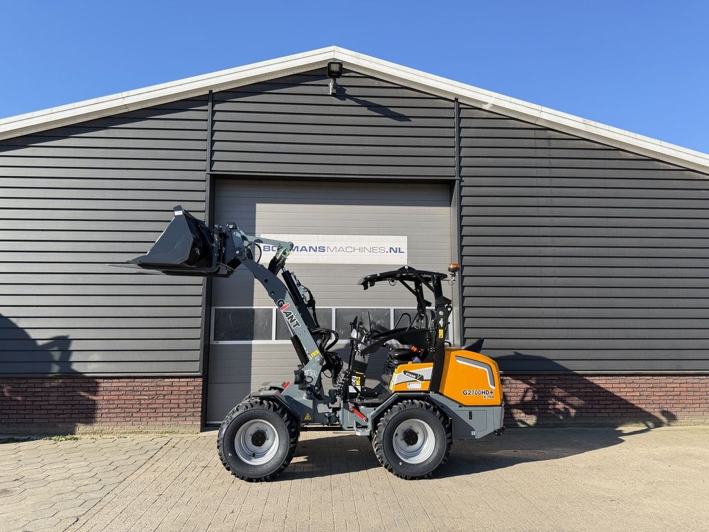 Giant G2700 X-TRA HD+ minishovel NIEUW (giekvering, pro-inching - kogeltrekhaak)