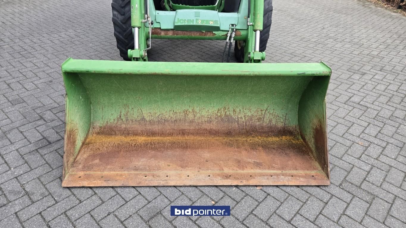 John Deere 5085M with loader
