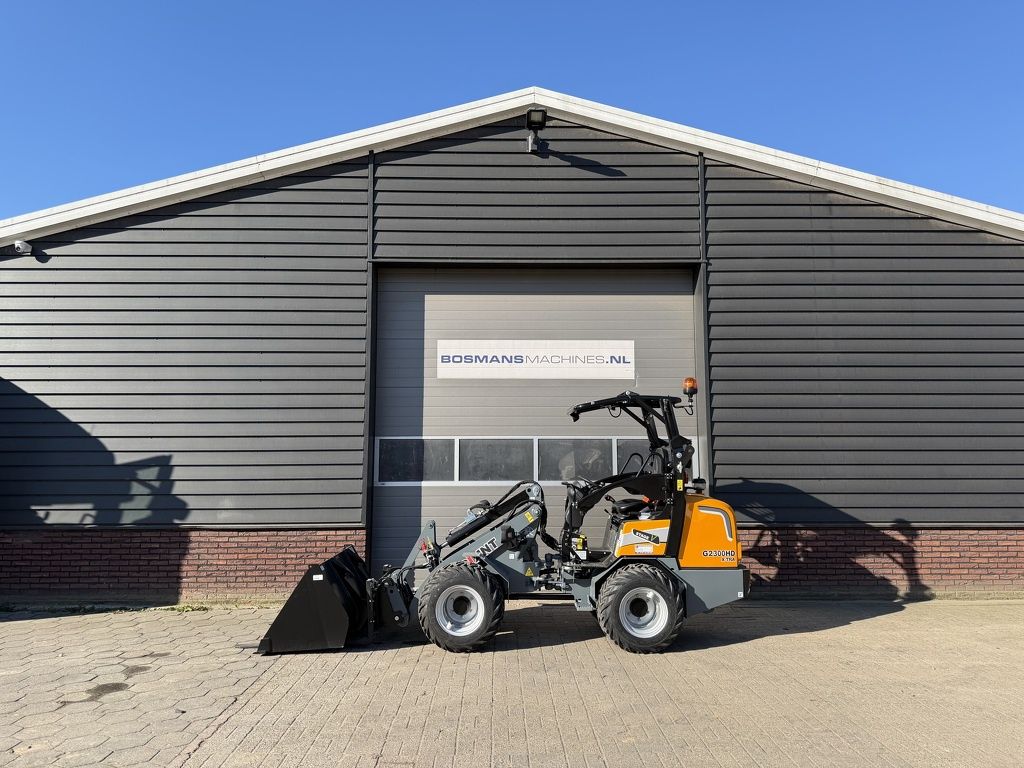 Giant G2300 X-TRA HD minishovel NIEUW (pro inching / kogeltrekhaak)