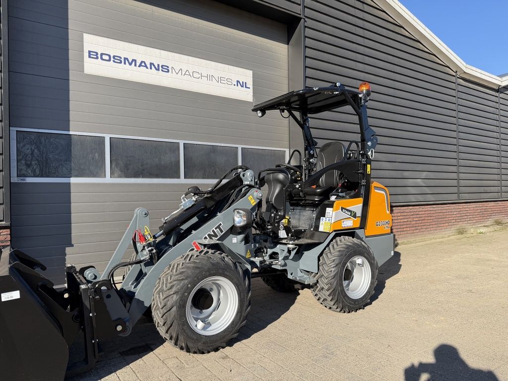 Giant G2300 X-TRA HD minishovel NIEUW (pro inching / kogeltrekhaak)