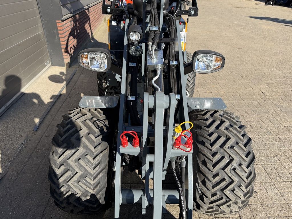 Giant G2300 X-TRA HD minishovel NIEUW (pro inching / kogeltrekhaak)