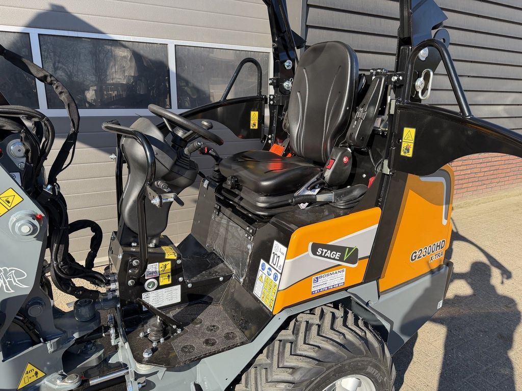 Giant G2300 X-TRA HD minishovel NIEUW (pro inching / kogeltrekhaak)