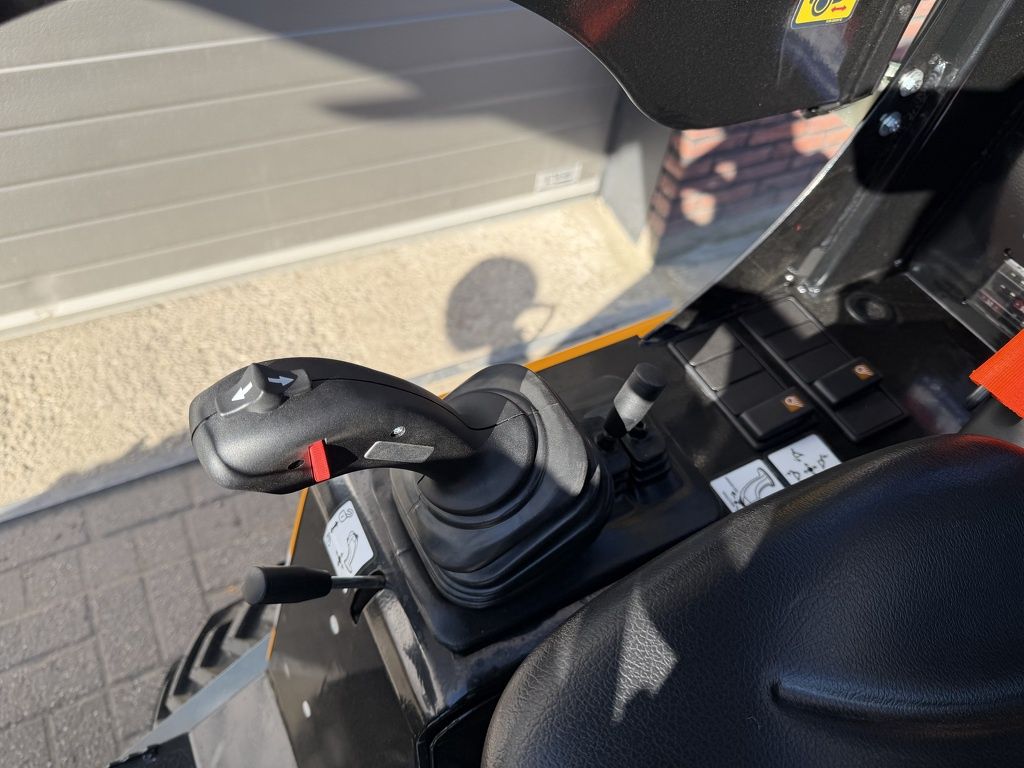 Giant G2300 X-TRA HD minishovel NIEUW (pro inching / kogeltrekhaak)