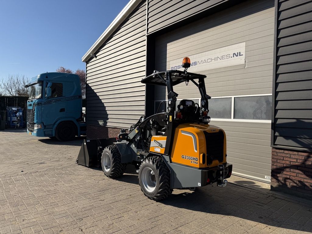 Giant G2300 X-TRA HD minishovel NIEUW (pro inching / kogeltrekhaak)