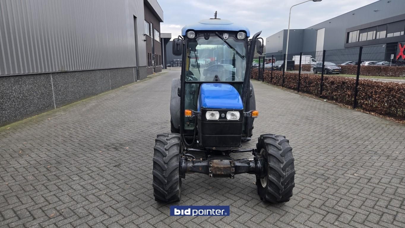 New Holland TN70F Supersteer