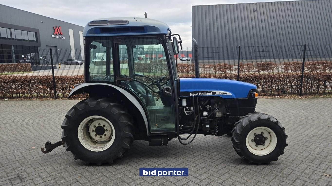New Holland TN70F Supersteer