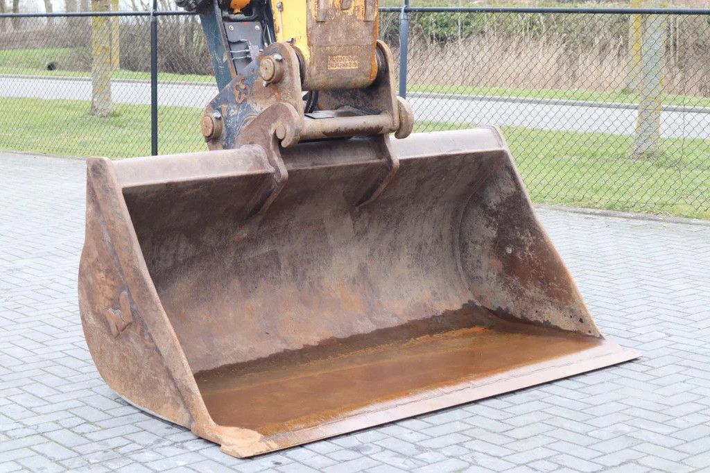 Hyundai ROBEX 250 LC-9 | BUCKET | QUICK COUPLER