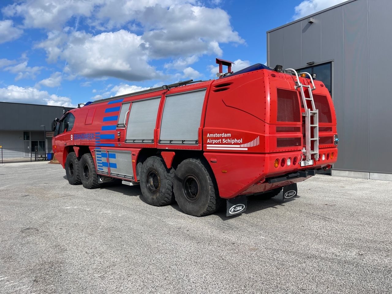 E-ONE Titan P6 HPR Crashtender Fire TRUCK
