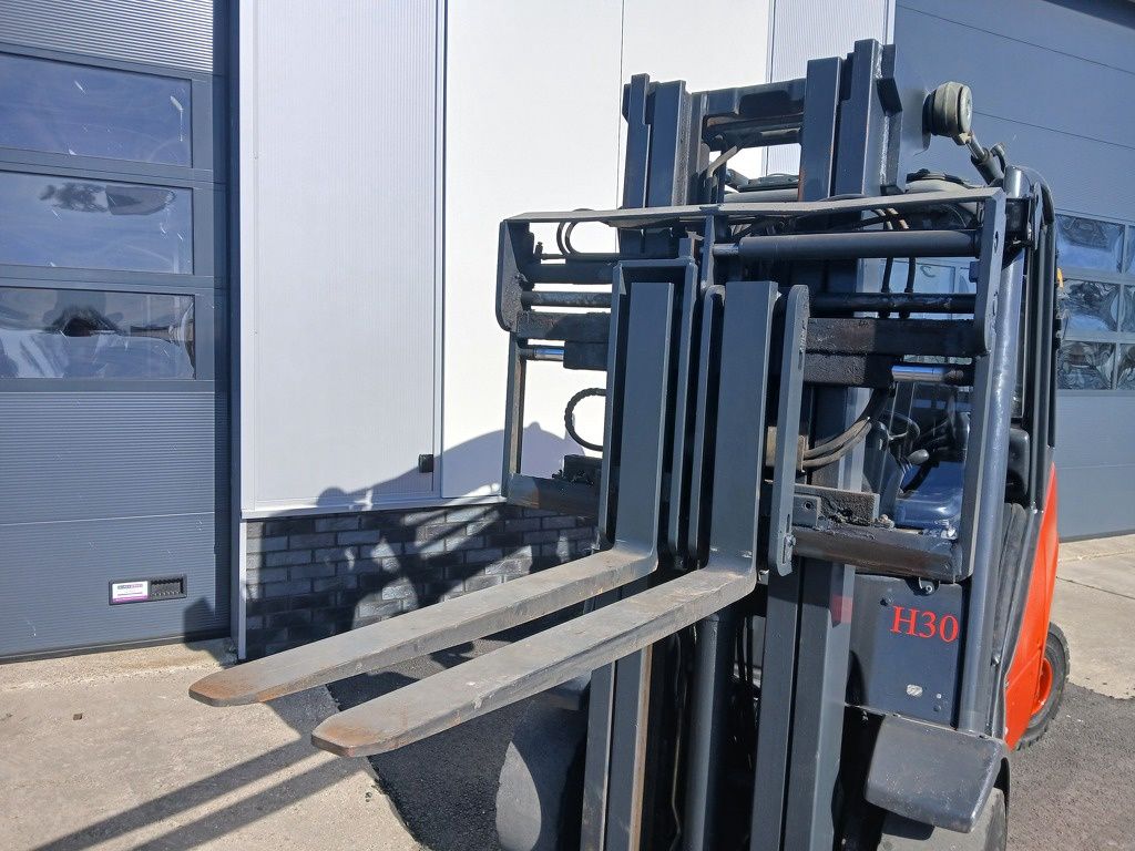 Linde H30D met vorkenversteller