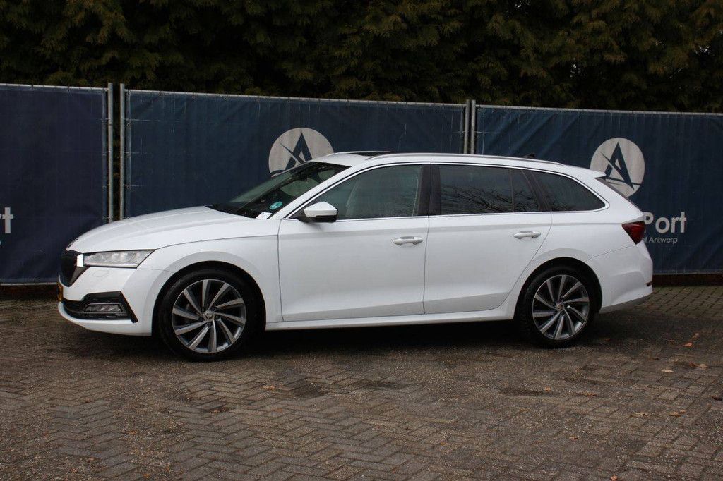 Stationwagen Skoda Octavia Combi 1.0 e-TSI Business Edition Plus Hybride 111pk 2021
