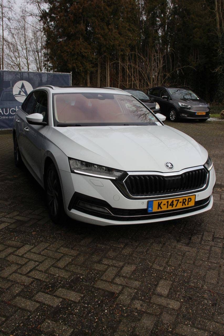 Stationwagen Skoda Octavia Combi 1.0 e-TSI Business Edition Plus Hybride 111pk 2021