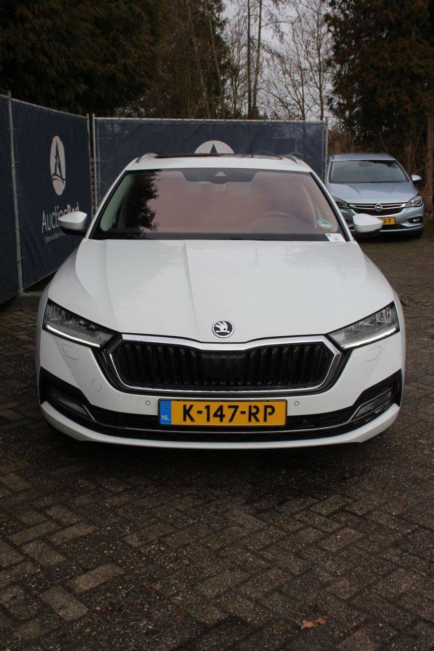 Stationwagen Skoda Octavia Combi 1.0 e-TSI Business Edition Plus Hybride 111pk 2021