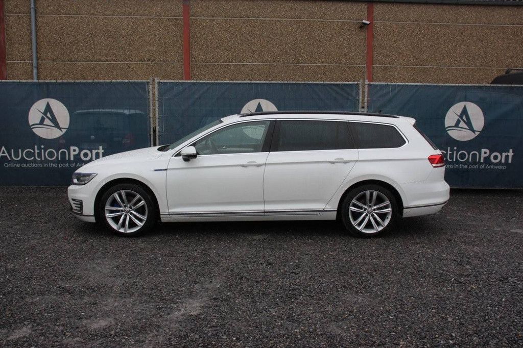 Pkw Volkswagen Passat Elektro + Benzin 156 PS 2017