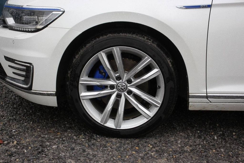 Pkw Volkswagen Passat Elektro + Benzin 156 PS 2017