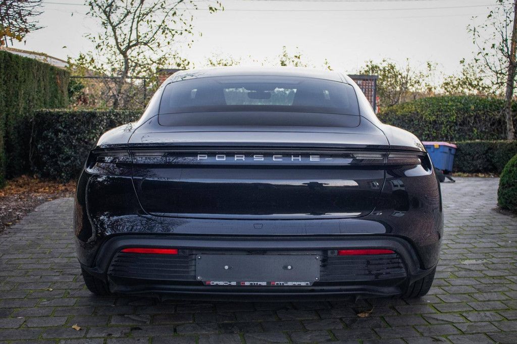 Passenger car Porsche Taycan 4S Electric 490hp 2020 (Margin)