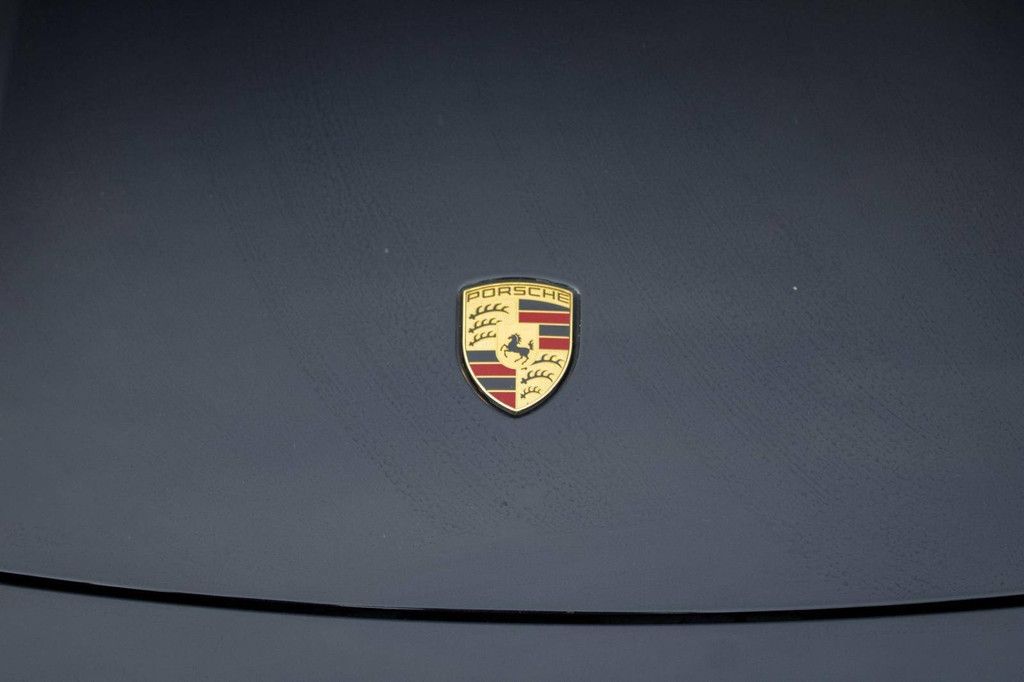 Passenger car Porsche Taycan 4S Electric 490hp 2020 (Margin)