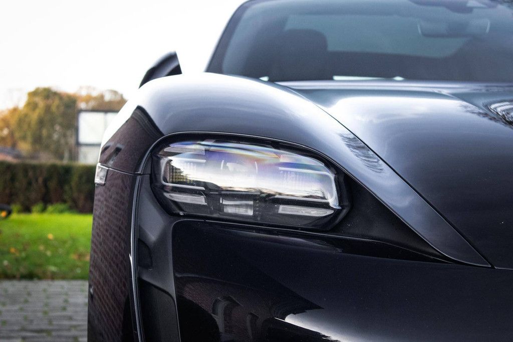 Passenger car Porsche Taycan 4S Electric 490hp 2020 (Margin)