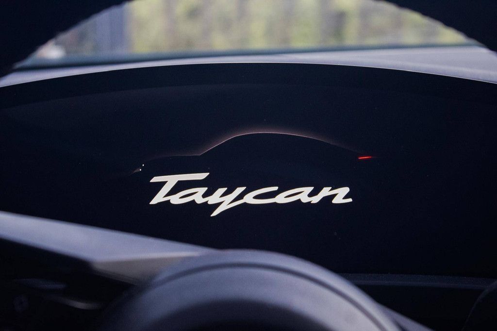 Passenger car Porsche Taycan 4S Electric 490hp 2020 (Margin)