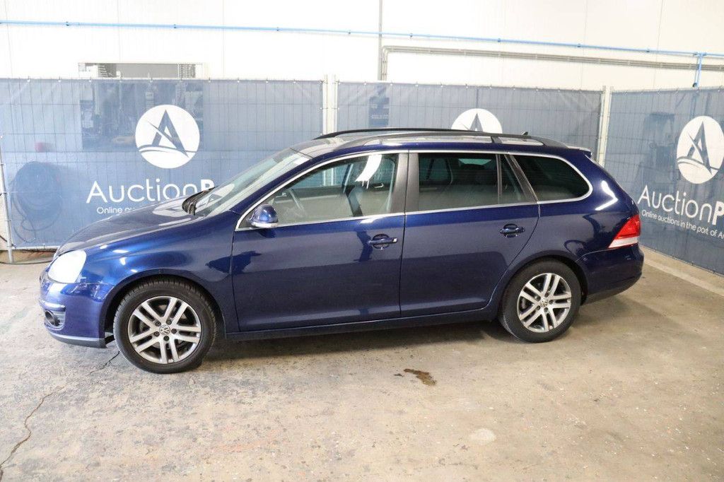 Volkswagen Golf Kombi, Benzin, 123 PS, Baujahr 2009