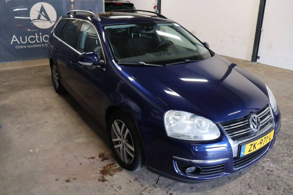 Volkswagen Golf Kombi, Benzin, 123 PS, Baujahr 2009