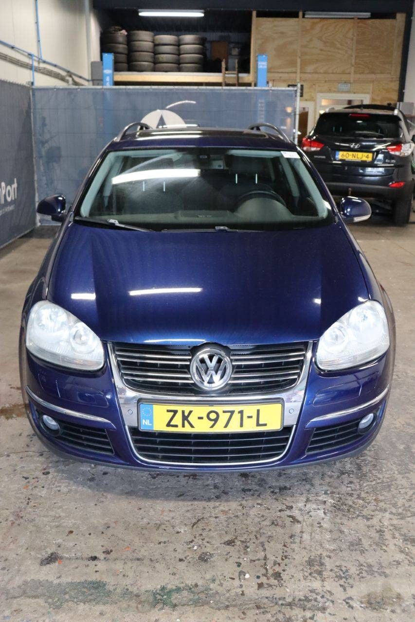 Volkswagen Golf Kombi, Benzin, 123 PS, Baujahr 2009