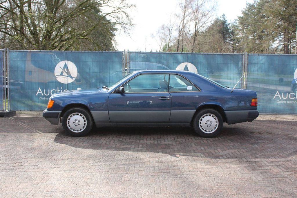 Passenger car Mercedes-Benz 230CE Petrol 132 hp 1987