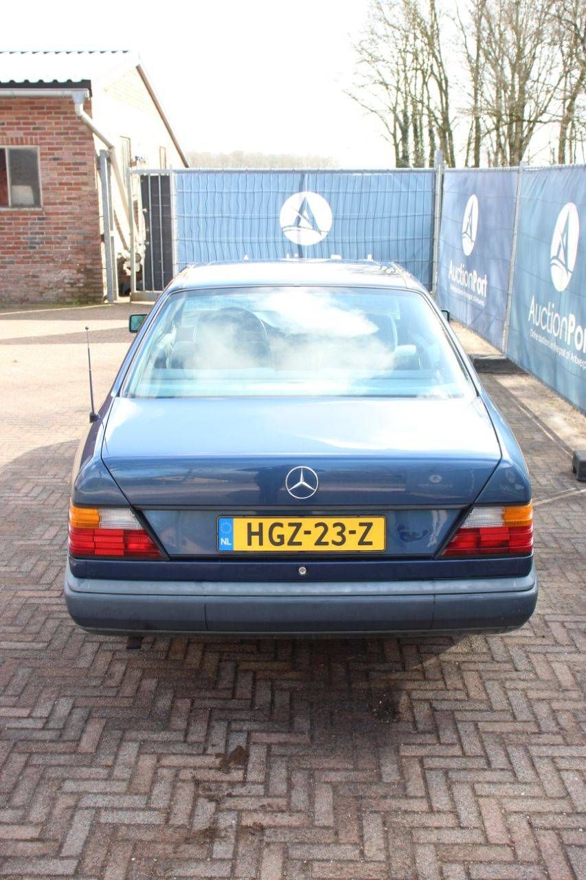 Passenger car Mercedes-Benz 230CE Petrol 132 hp 1987