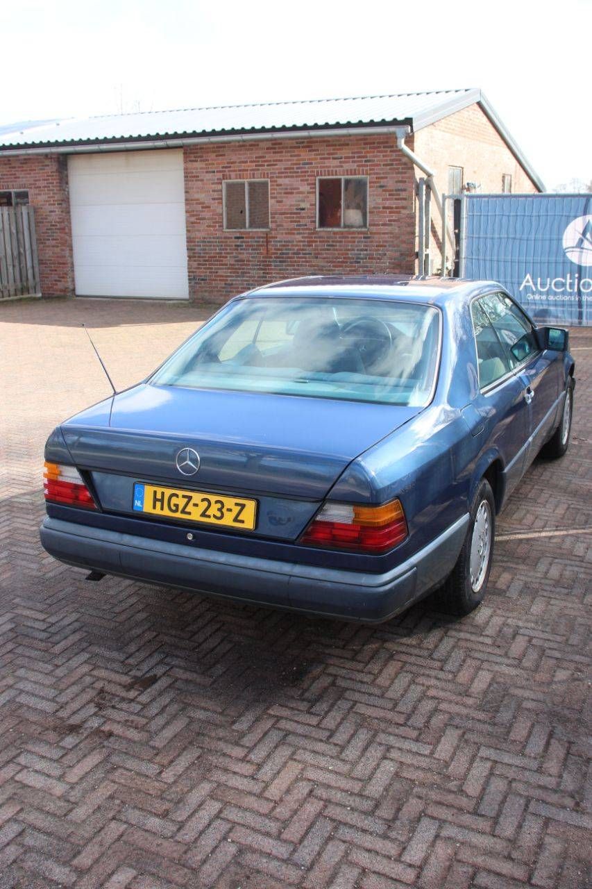 Passenger car Mercedes-Benz 230CE Petrol 132 hp 1987