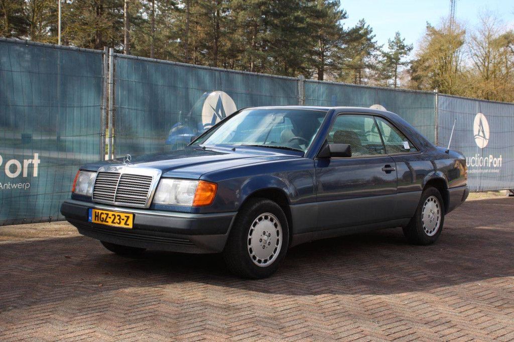 Passenger car Mercedes-Benz 230CE Petrol 132 hp 1987