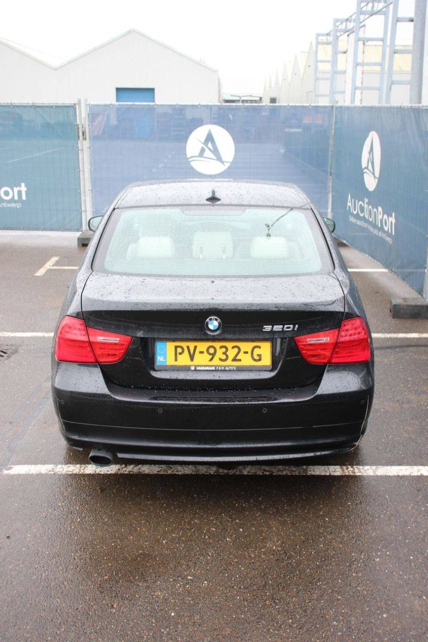 Pkw BMW 320i High Executive Benzin 125kW 2010 (Margin)