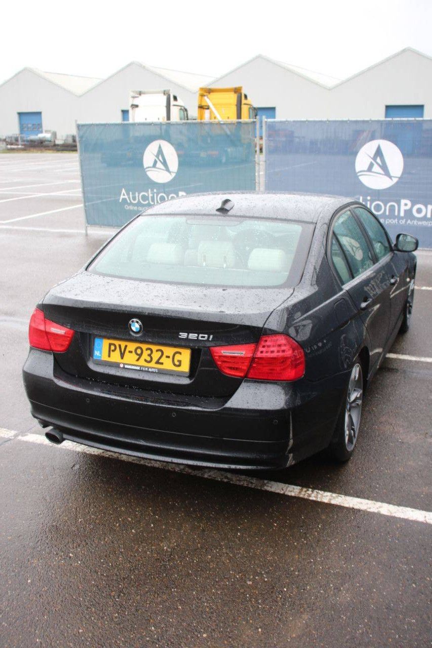 Pkw BMW 320i High Executive Benzin 125kW 2010 (Margin)