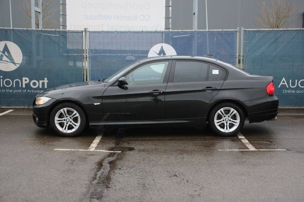 Pkw BMW 318i Business Line Benzin 105kW 2010 (Marge)