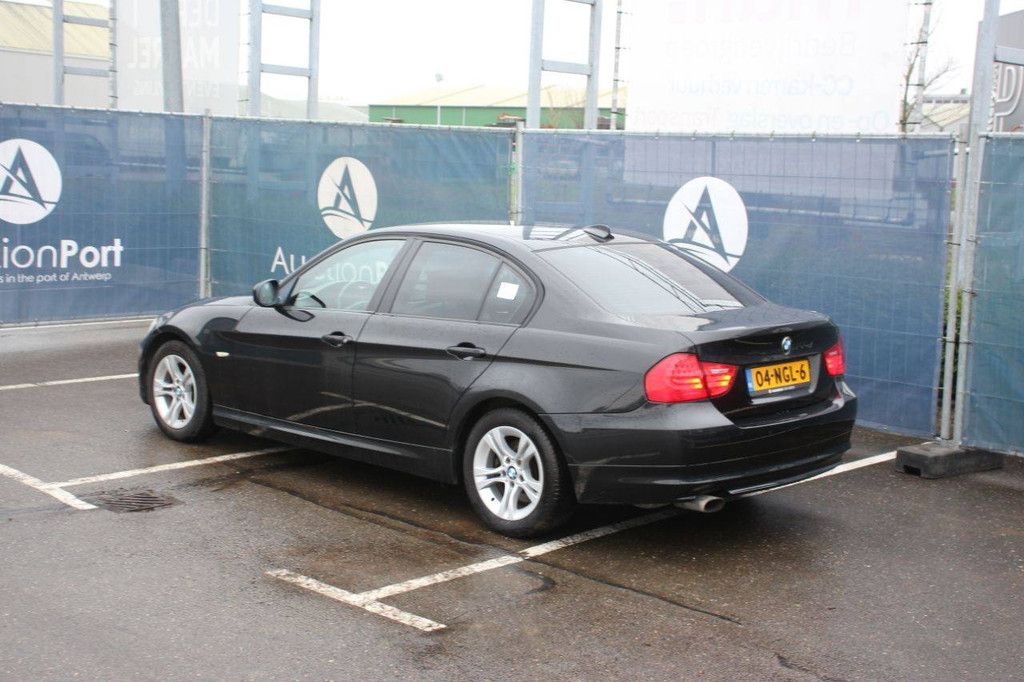 Pkw BMW 318i Business Line Benzin 105kW 2010 (Marge)