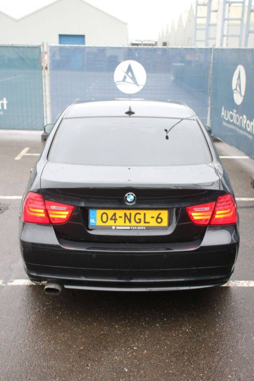 Pkw BMW 318i Business Line Benzin 105kW 2010 (Marge)