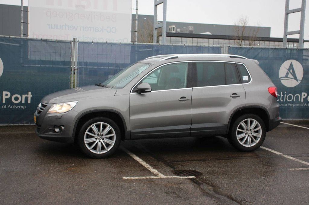 SUV Volkswagen Tiguan Petrol 170hp 2011