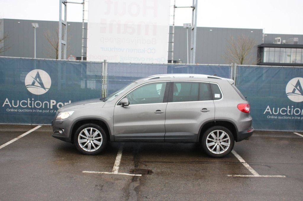 SUV Volkswagen Tiguan Petrol 170hp 2011