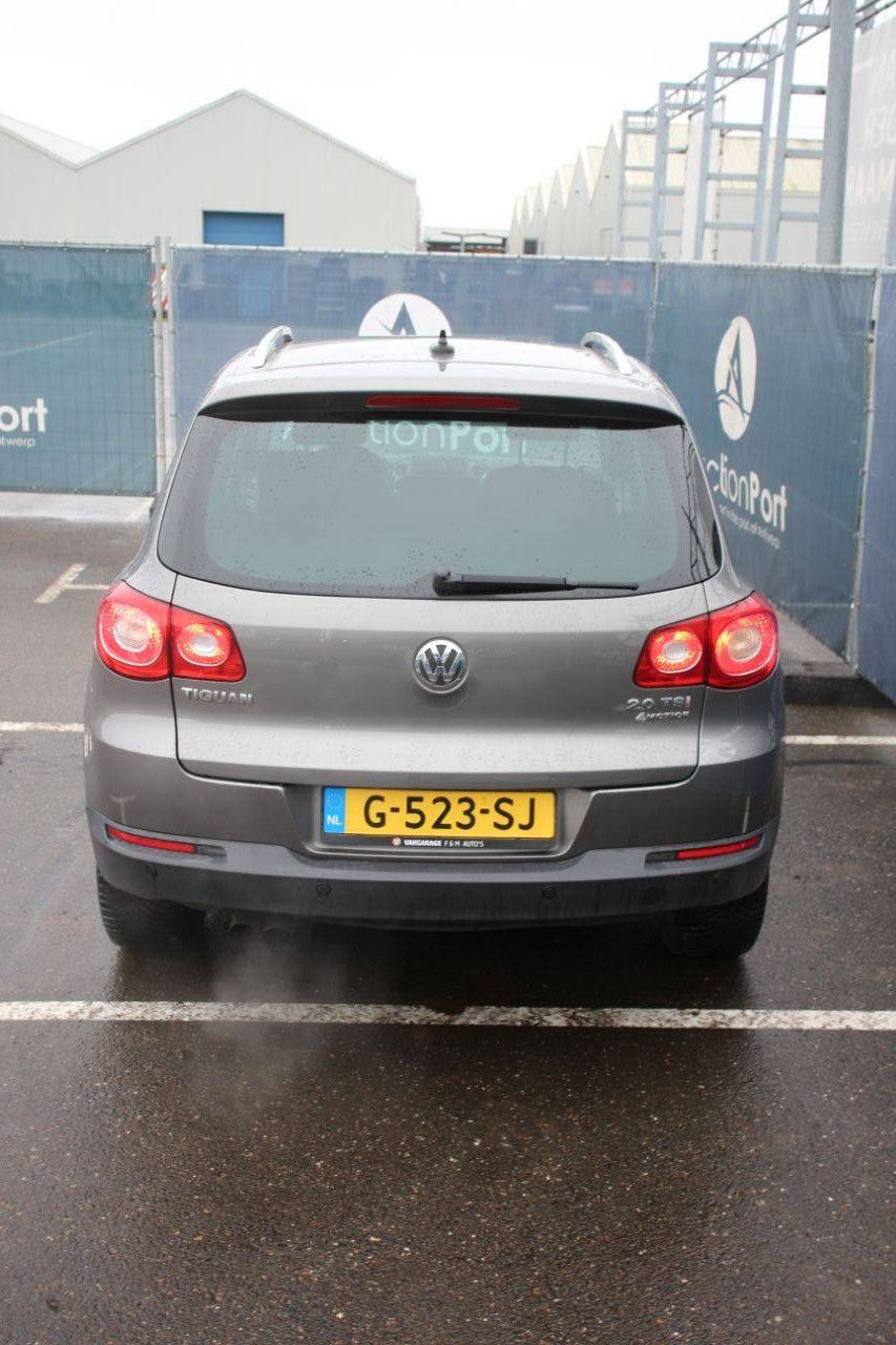 SUV Volkswagen Tiguan Petrol 170hp 2011