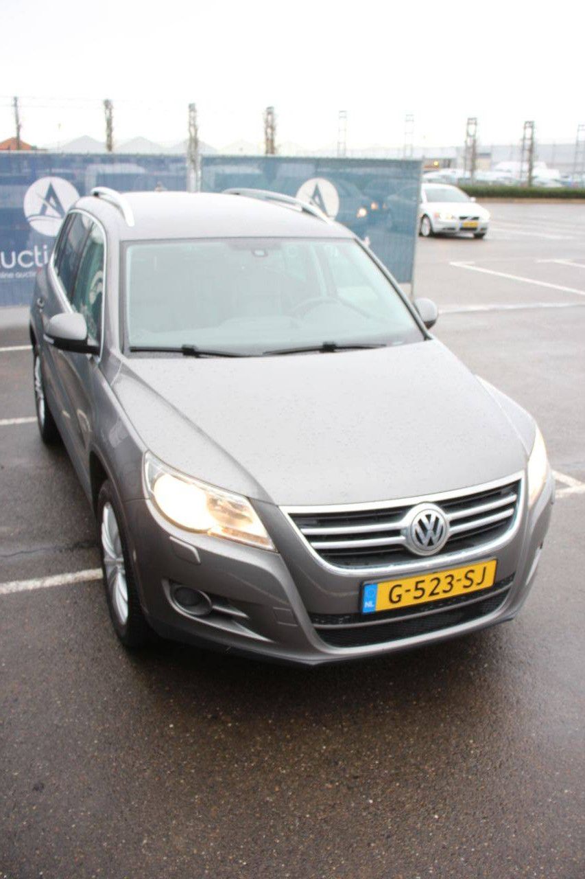 SUV Volkswagen Tiguan Petrol 170hp 2011