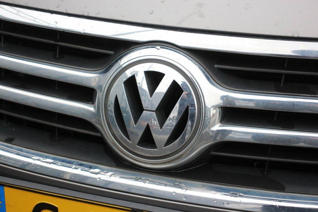 SUV Volkswagen Tiguan Petrol 170hp 2011